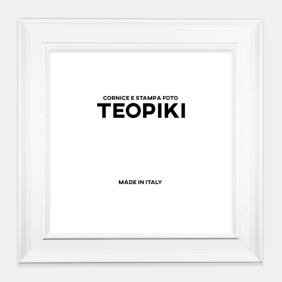 Cornice bianca in stile classico